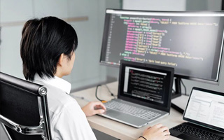柳州 api php源码,下载的php源码怎么运行呢？